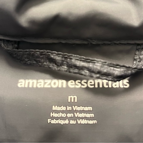 Amazon Essentials puffer coat size M - Picture 4 of 4